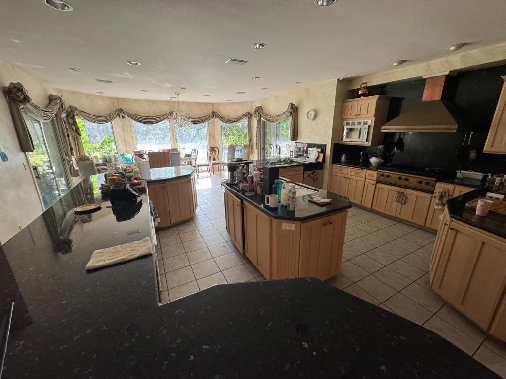 Kitchen & Dining Area