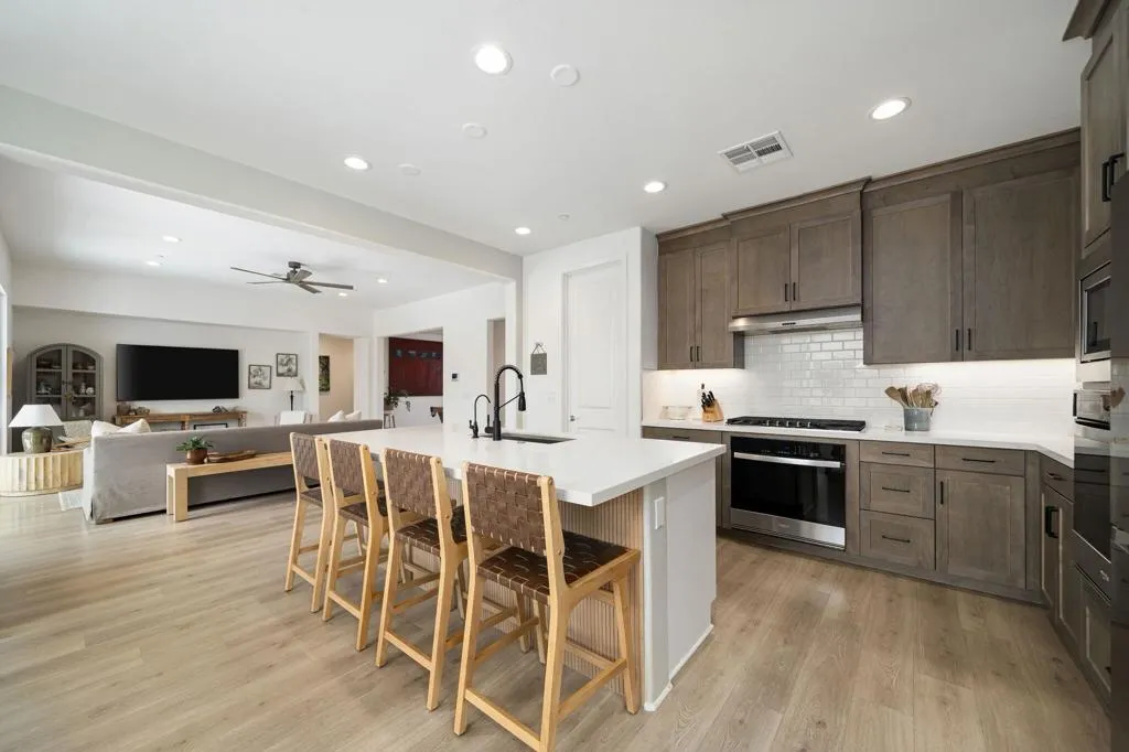 Kitchen to Family Room Kitchen to Family Room