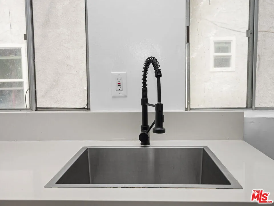 1516 W 11th Place, Los Angeles, California 90015 — photo 5