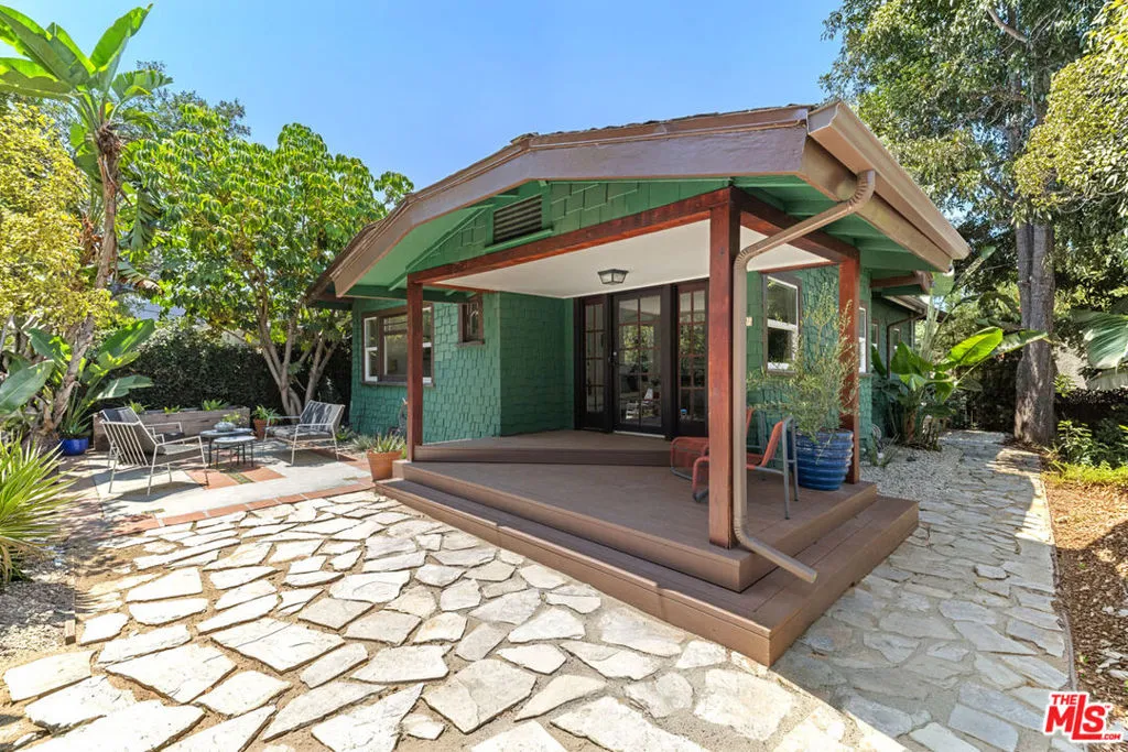 1149 Manzanita St