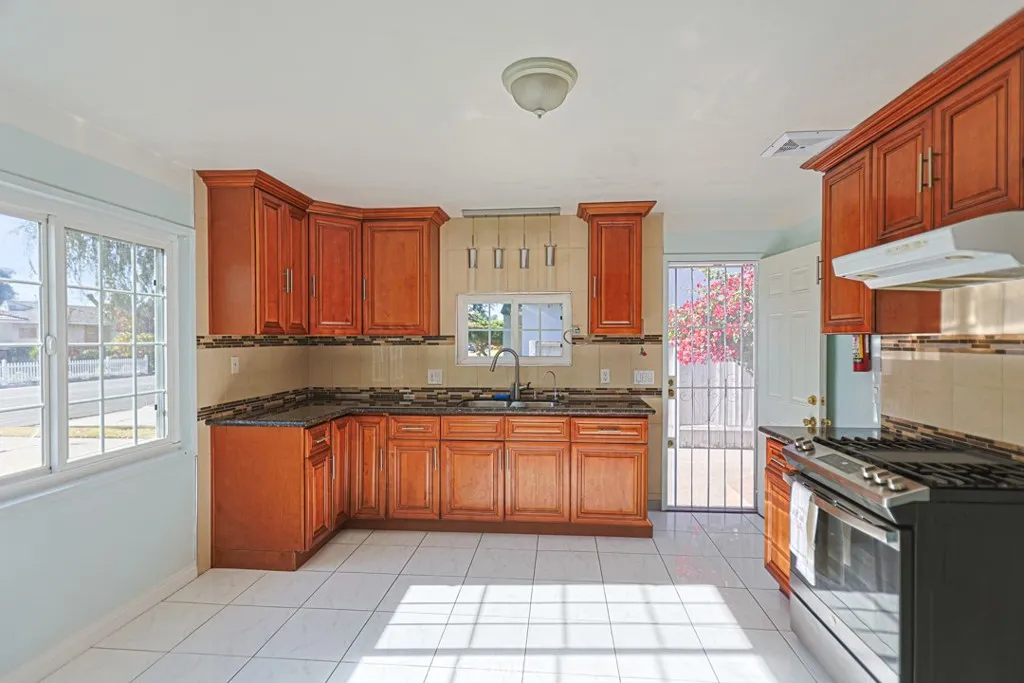 13122 Birchwood Street, Garden Grove, California 92843 — photo 4