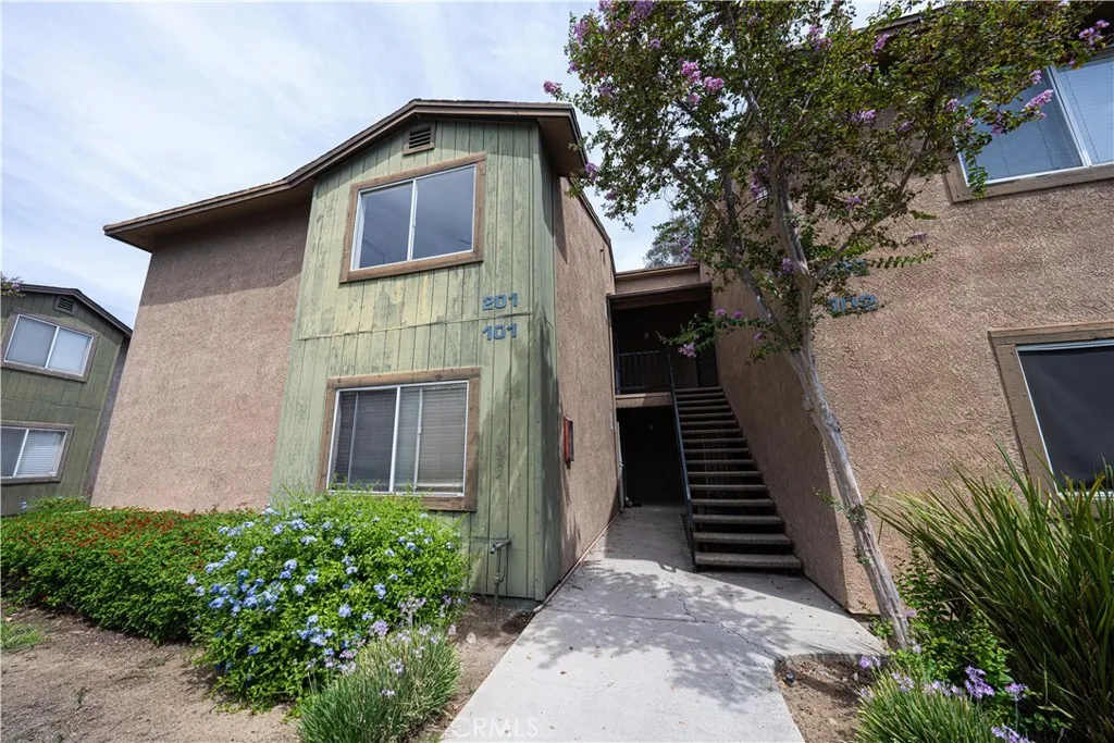 2568 Avenida Del 201