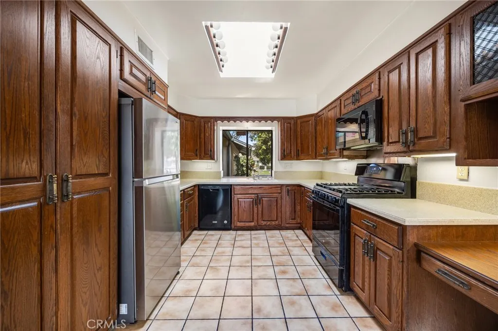2074 S Gail Lane, Anaheim, California 92802 — photo 5