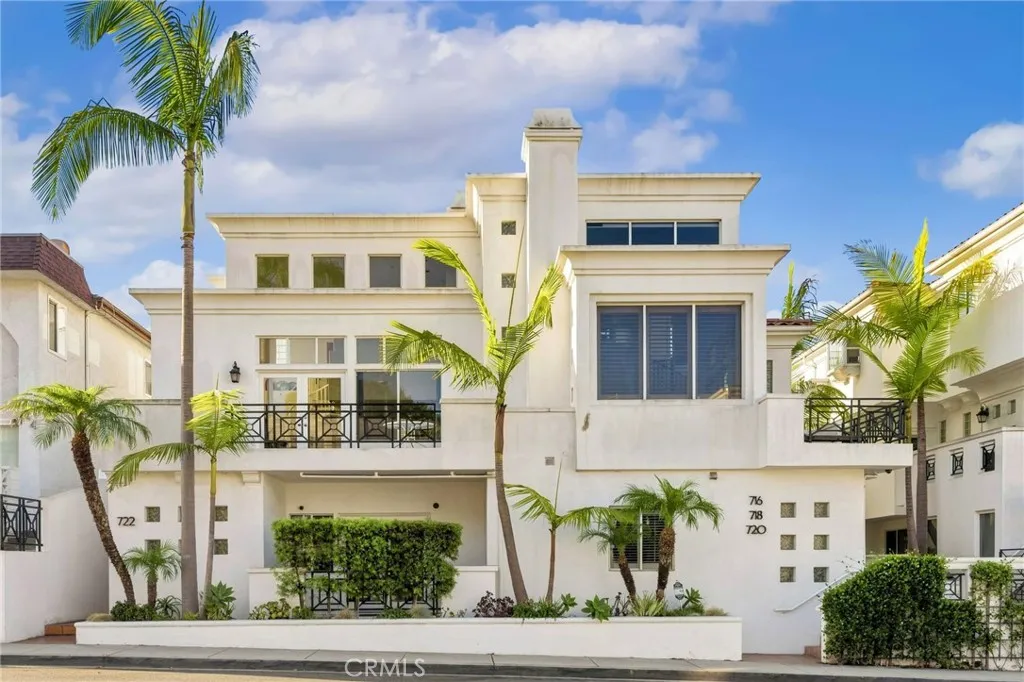 716 Manhattan Beach Blvd