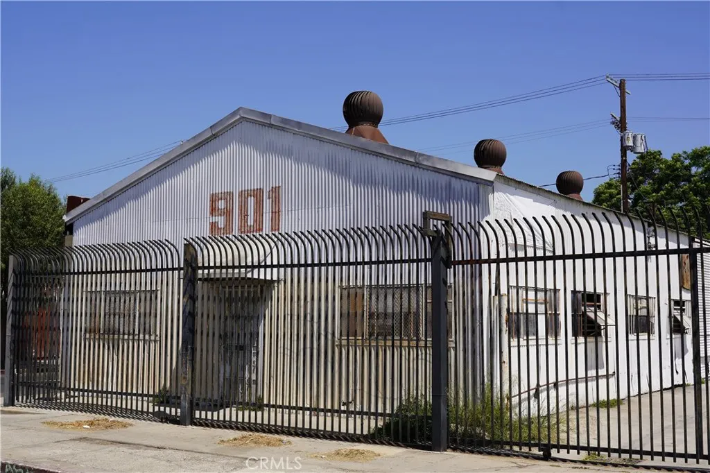 901 E 108th