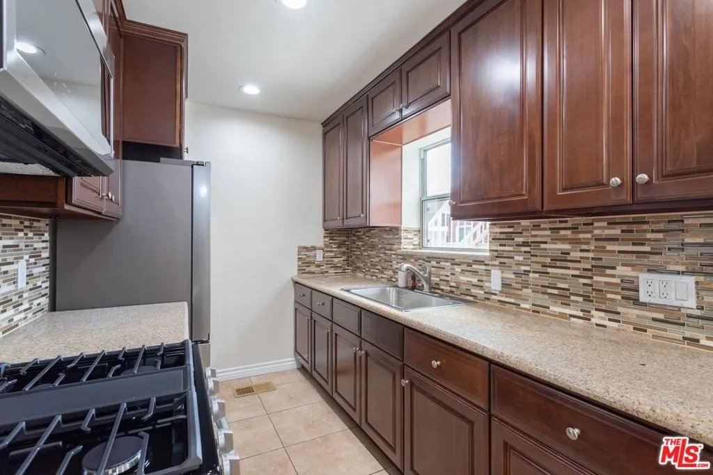 200 W Palmer Avenue C, Glendale, California 91204 — photo 5