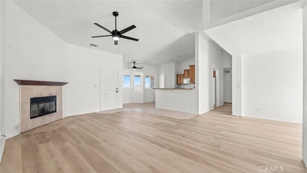 12858 Atsina, Phelan, California 92371 — photo 5