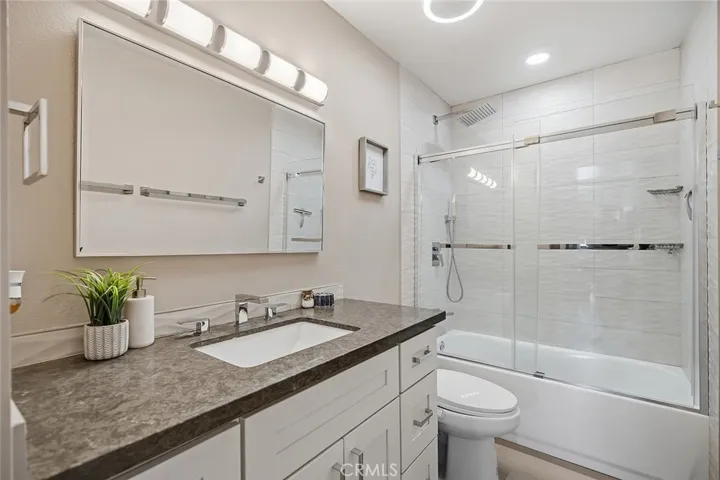 Hall Bathroom​​‌​​​​‌​​‌‌​​‌​​​‌‌​​​‌​​‌‌​​‌‌​​‌‌​​​​ Upstairs
