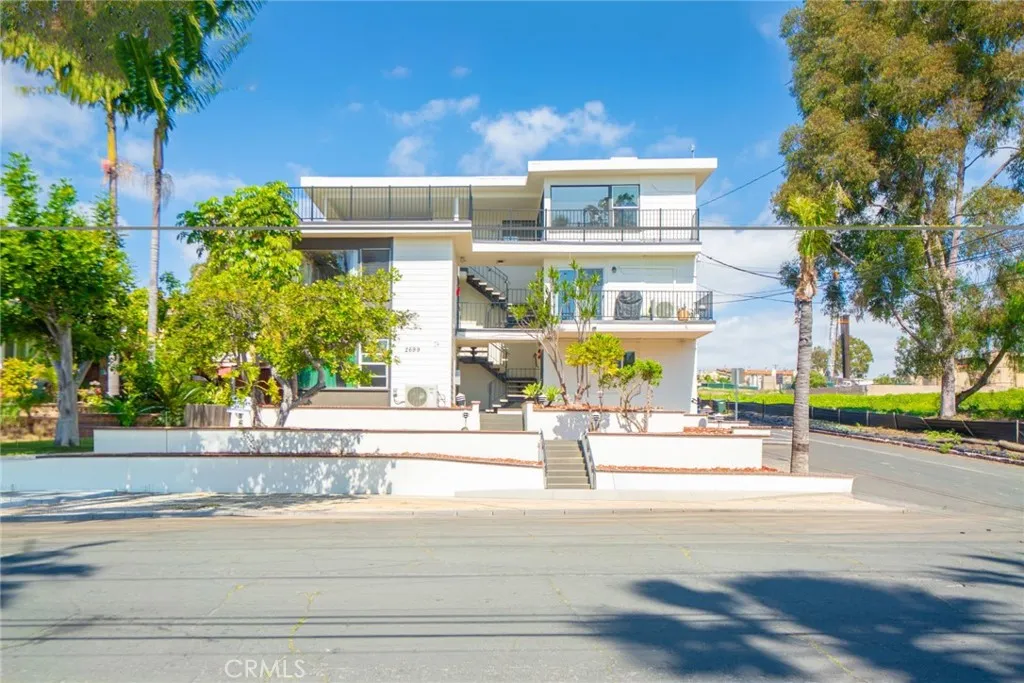 2699 E 20th