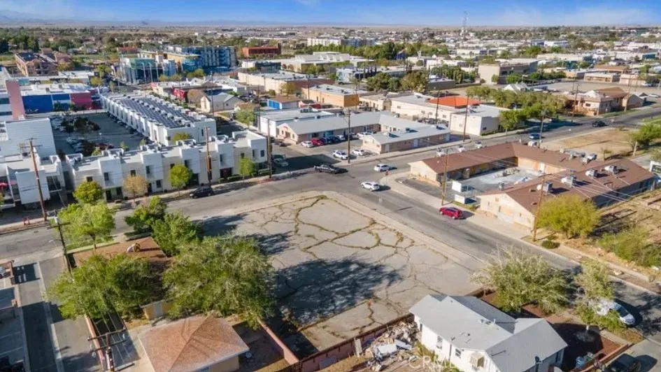 706 W Milling St, Lancaster, California 93534 — photo 5