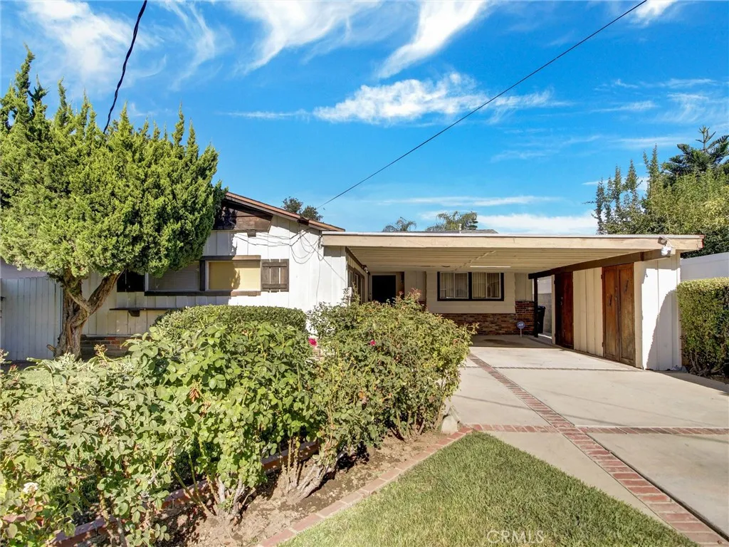 6928 Tobias Ave