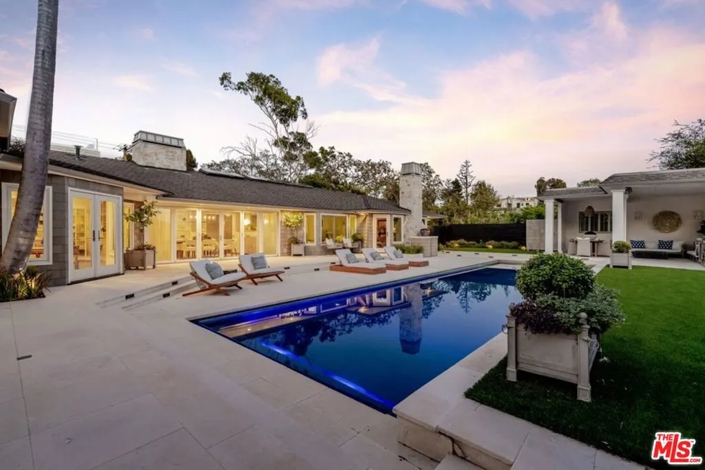 1037 Maroney Ln
