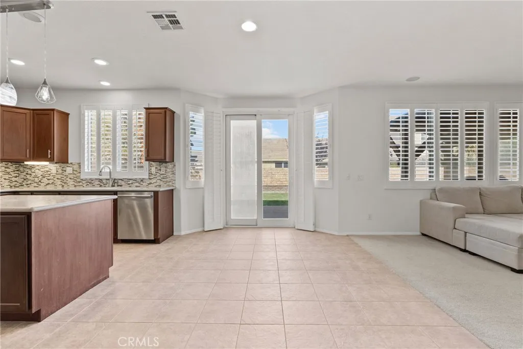 44843 Mariposa, Lancaster, California 93536 — photo 5