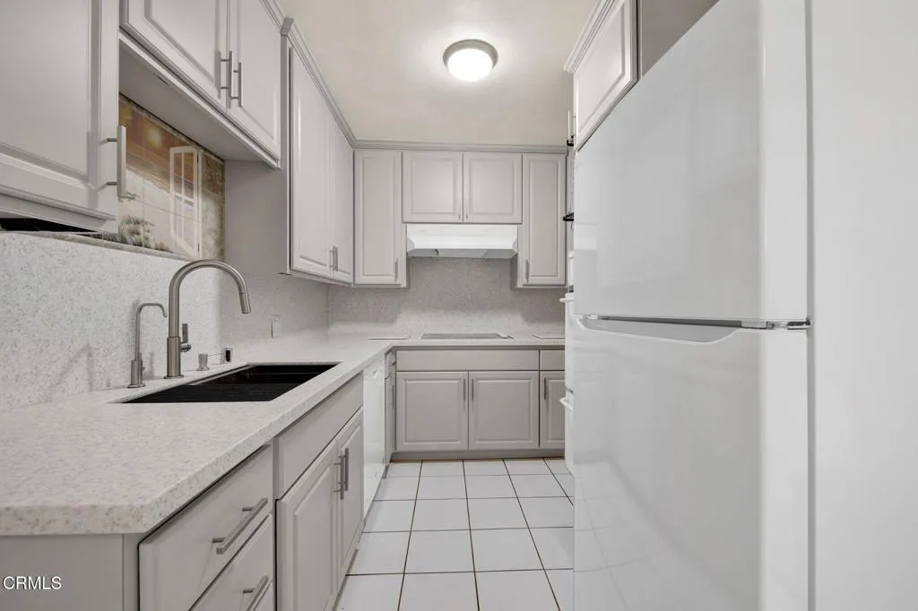 9-web-or-mls-2026080-01-1537SilverwoodDr