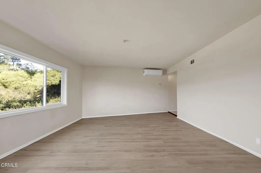 5-web-or-mls-2026080-01-1537SilverwoodDr