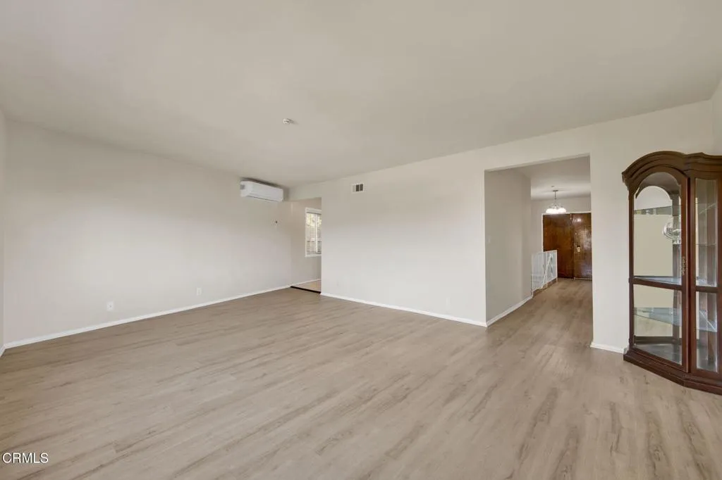 4-web-or-mls-2026080-01-1537SilverwoodDr