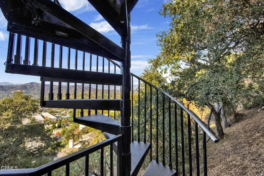 25-web-or-mls-2026080-01-1537SilverwoodD