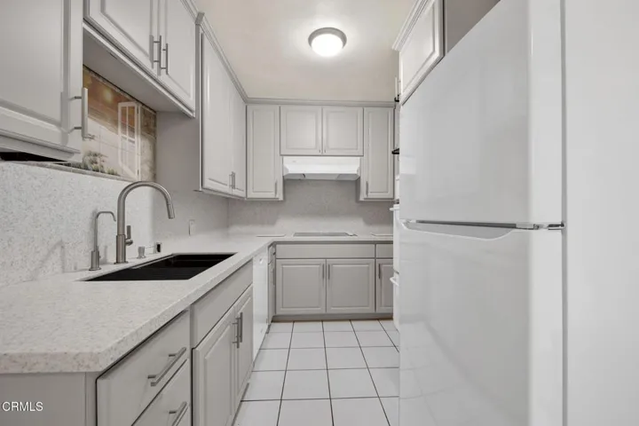 9-web-or-mls-2026080-01-1537SilverwoodDr