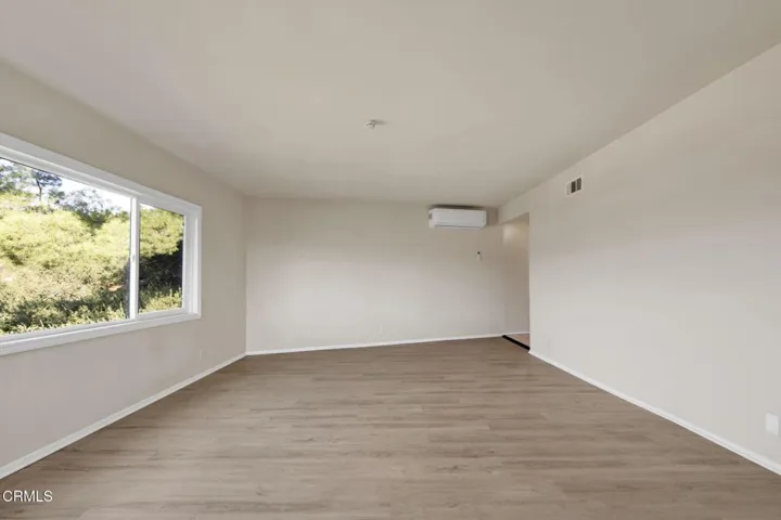 5-web-or-mls-2026080-01-1537SilverwoodDr