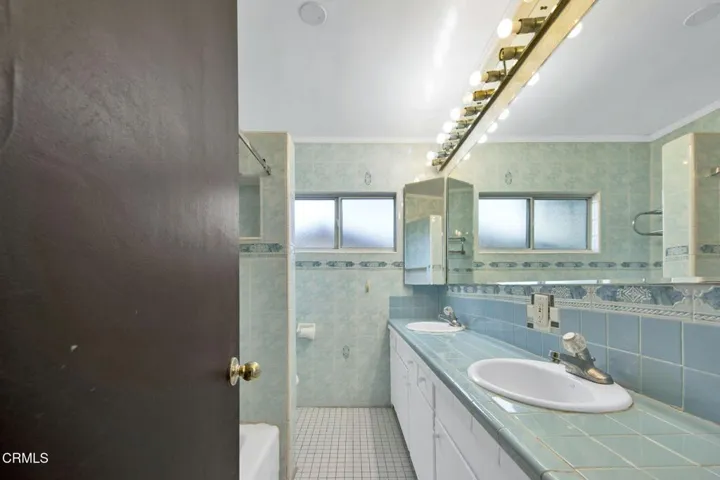 13-web-or-mls-2026080-01-1537SilverwoodD