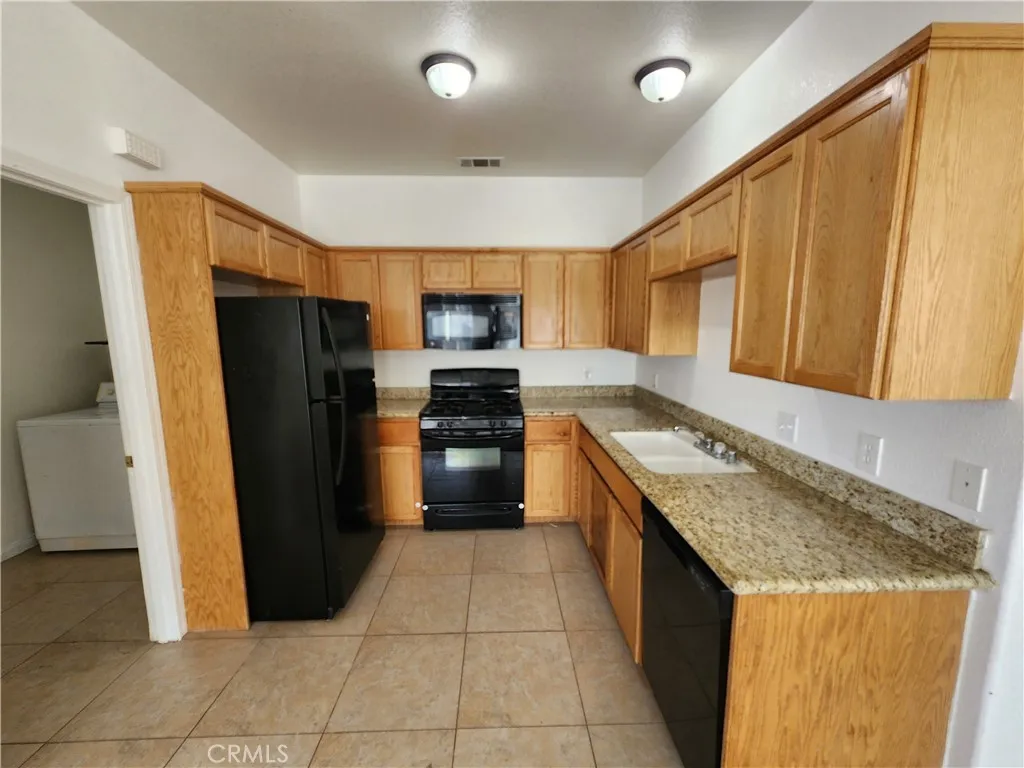 8536 Aspen A Avenue B, California City, California 93505 — photo 5