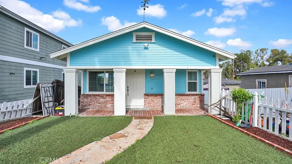 944 W Sepulveda St
