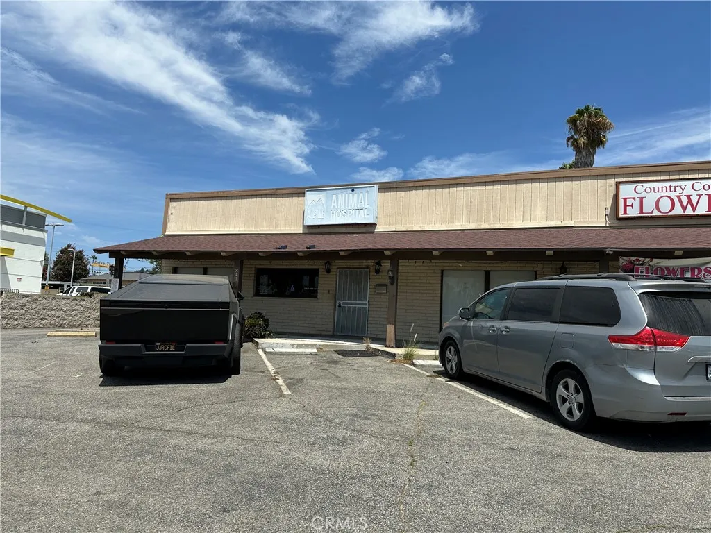 841 E Whittier