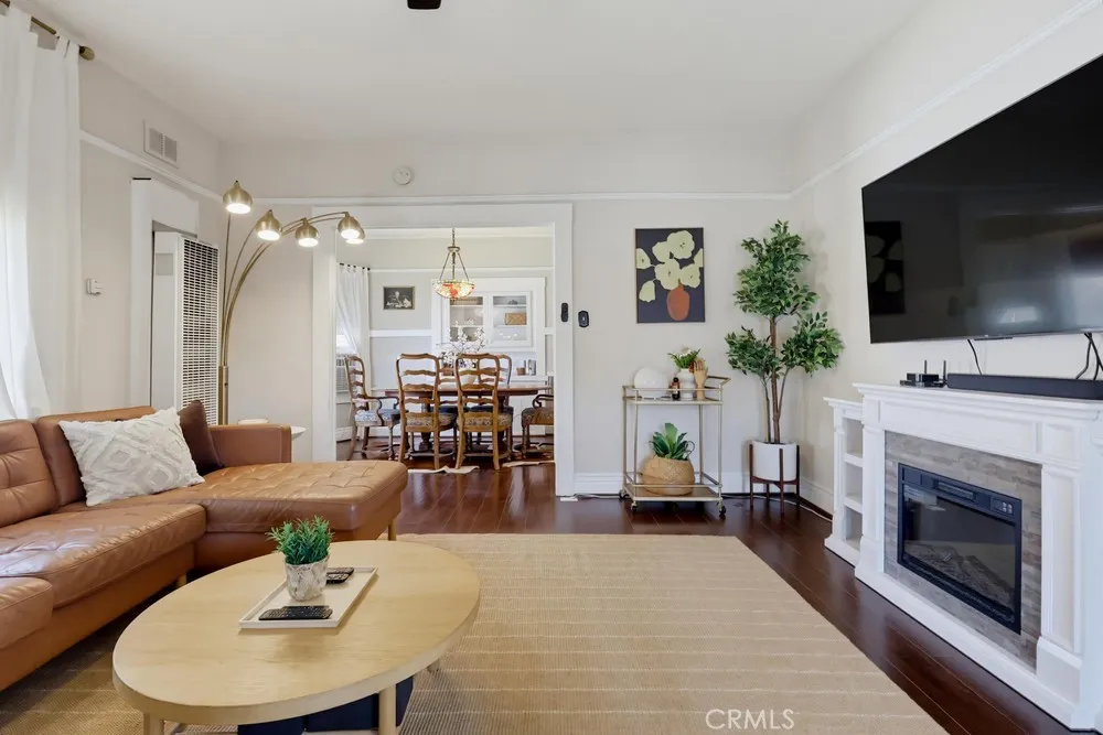 Living room looking into kitchen.