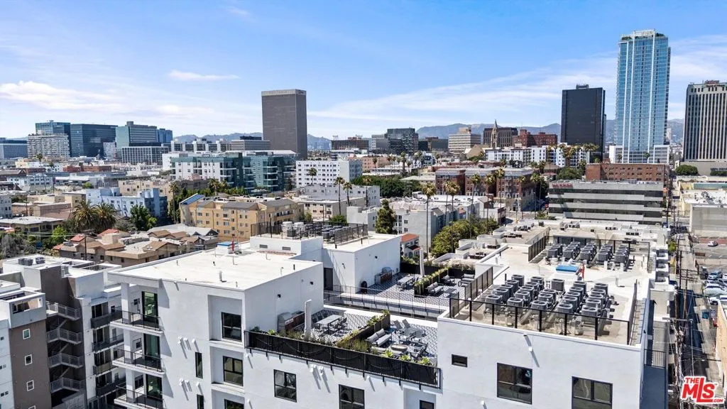 904 S New Hampshire Avenue 304, Los Angeles, California 90006 — photo 4