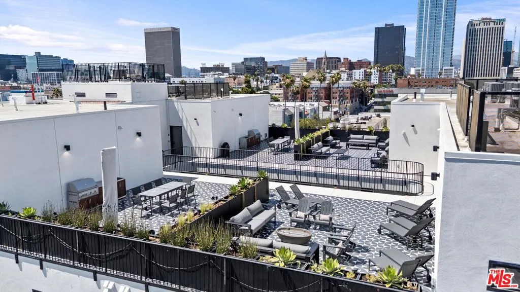 904 S New Hampshire Avenue 304, Los Angeles, California 90006 — photo 5