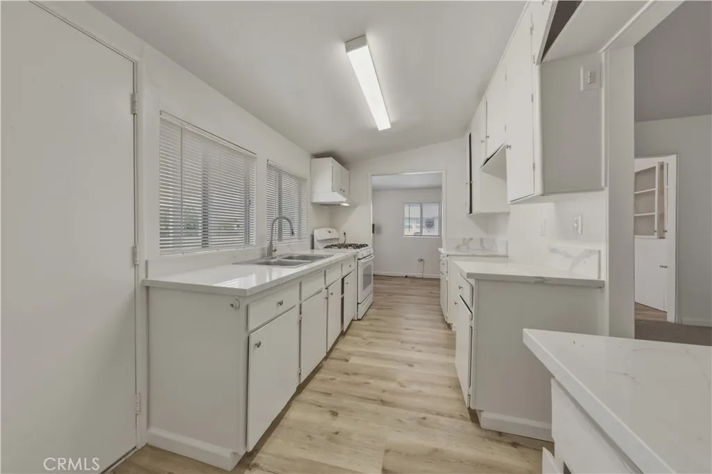 7888 Lankershim, Highland, California 92346 — photo 4