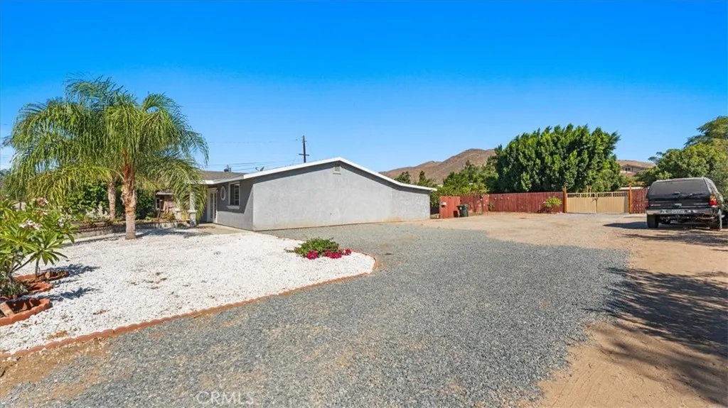 DRIVEWAY TO SFR