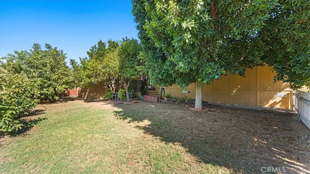 FRONT YARD TO 2ND UNIT