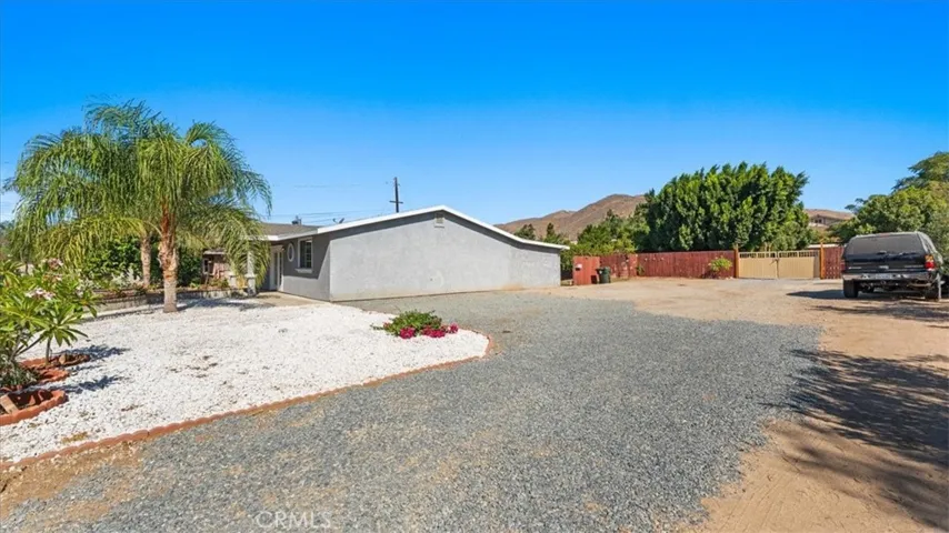 DRIVEWAY TO SFR