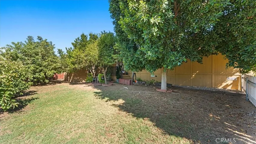 FRONT YARD TO 2ND UNIT