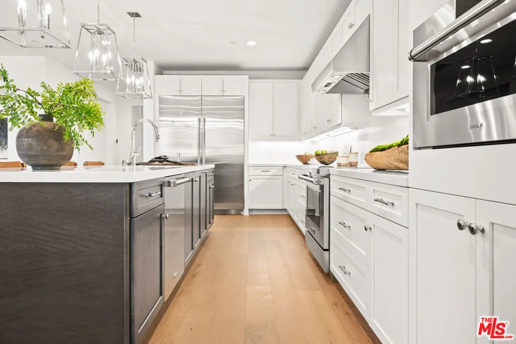 4328 Wilkinson Avenue, Studio City, California 91604 — photo 4