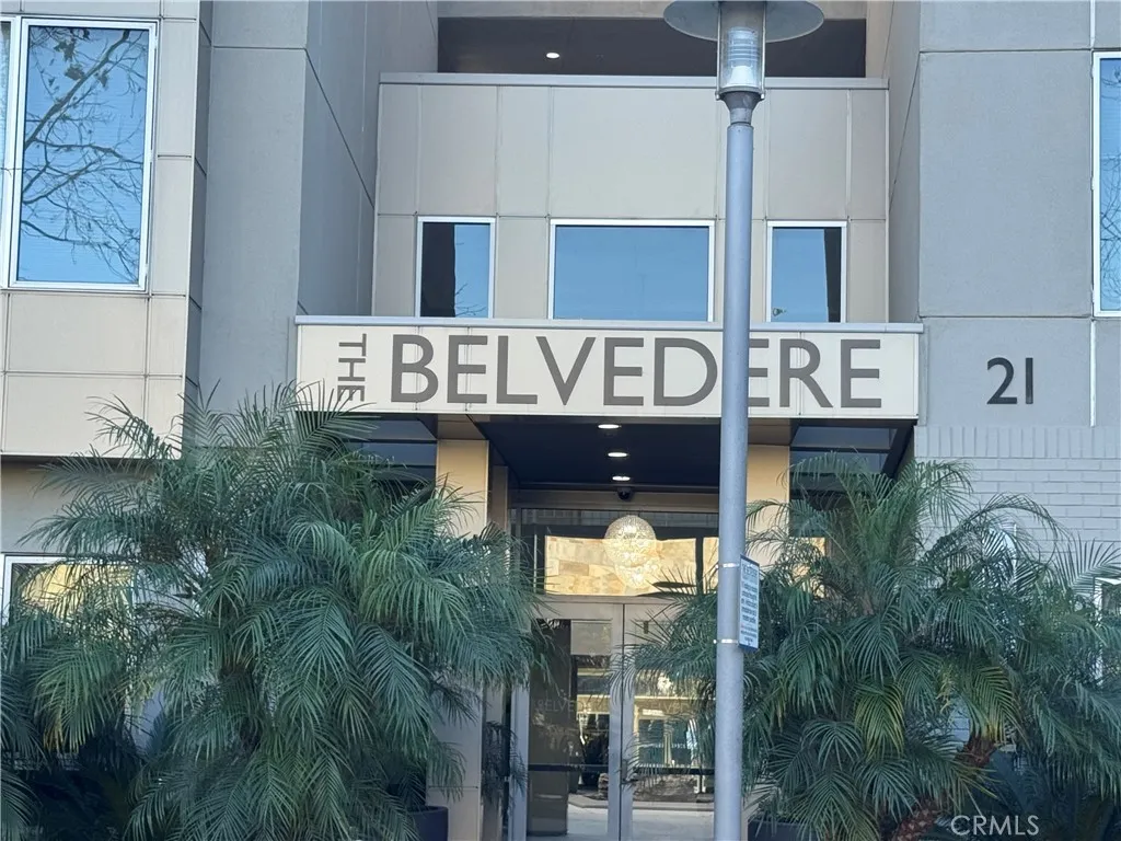 Belvedere building is one of the most desirable buildings in Cnetral park West.