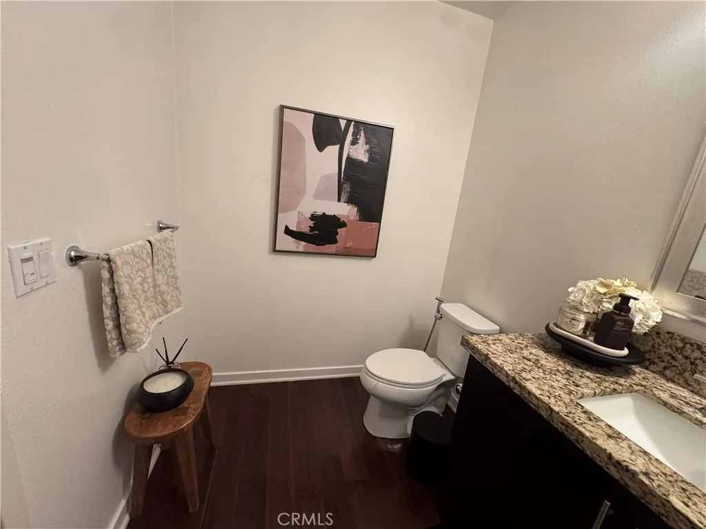 Gust powder room