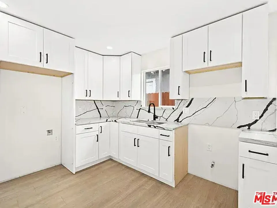 438 E 56th Street, Los Angeles, California 90011 — photo 5
