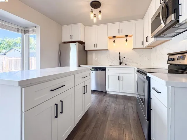 White shaker cabinetry with matte black hardware