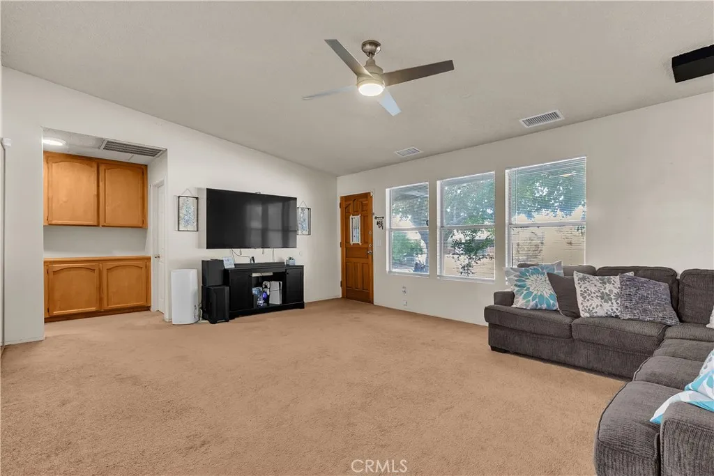 17014 Montecito, Victorville, California 92395 — photo 4