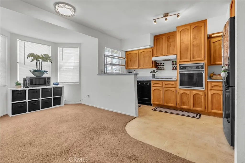 17014 Montecito, Victorville, California 92395 — photo 5