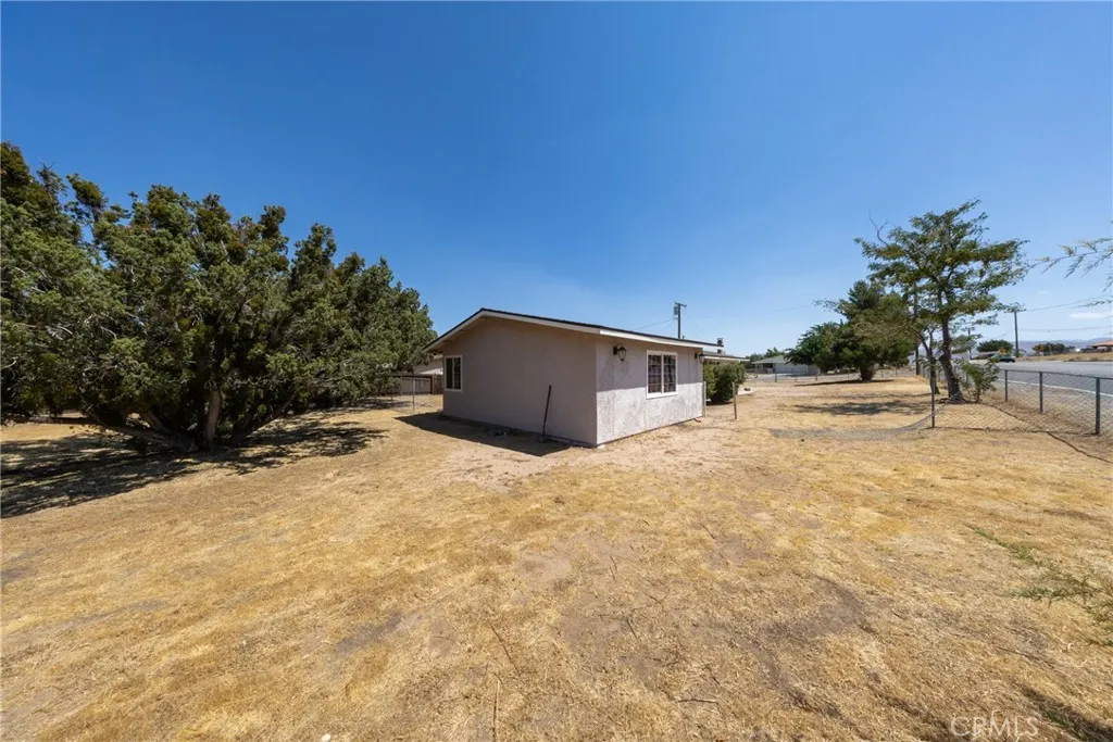 7310 Dayton, Hesperia, California 92345 — photo 5