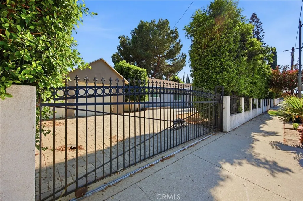 19238 Strathern, Reseda, California 91335 — photo 5