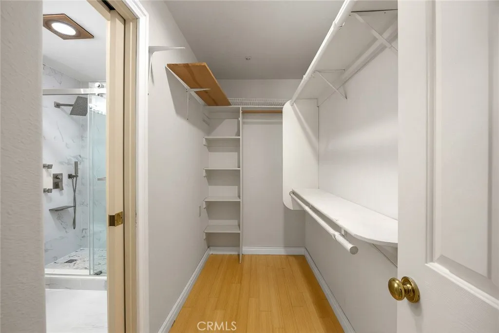 Walk-in Closet Walk-in Closet