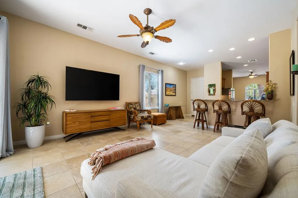 26-web-or-mls-hgpAULA_OPMG_0826_026