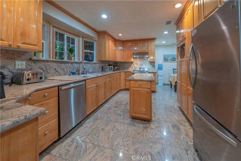 516 N Crescent Heights, Los Angeles, California 90048 — photo 5