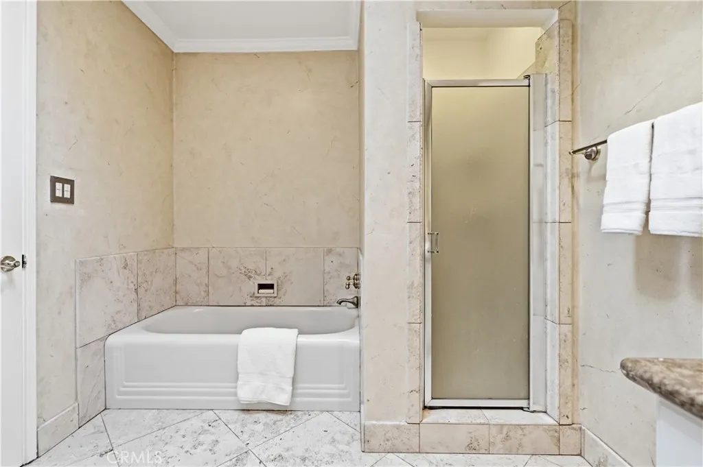 Hallway bathroom bathtub & shower