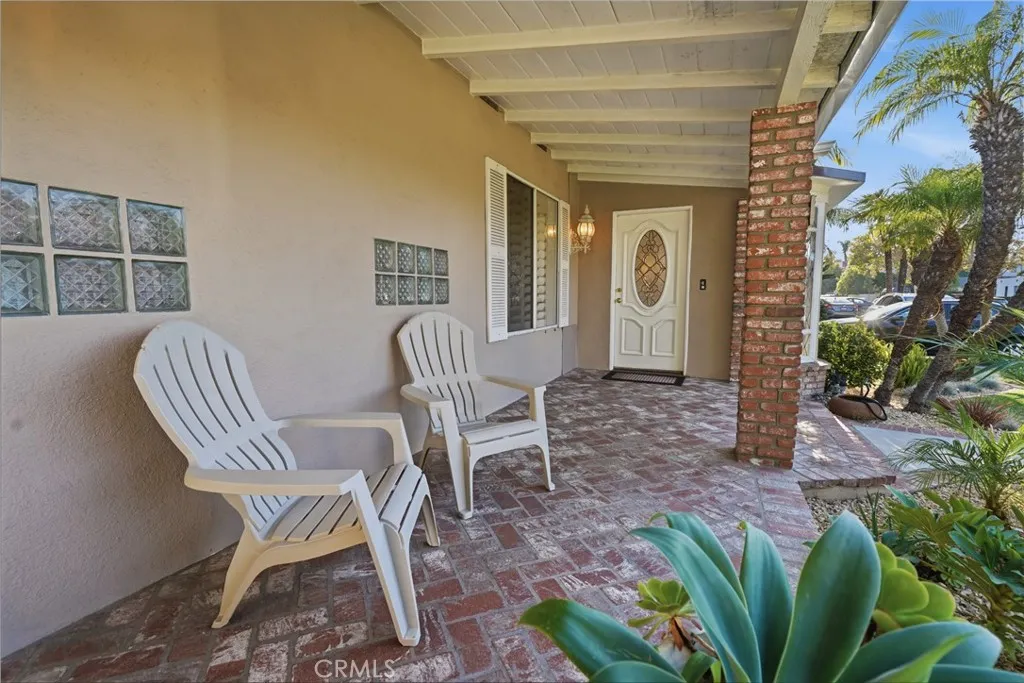 10832 Huston, North Hollywood, California 91601 — photo 4