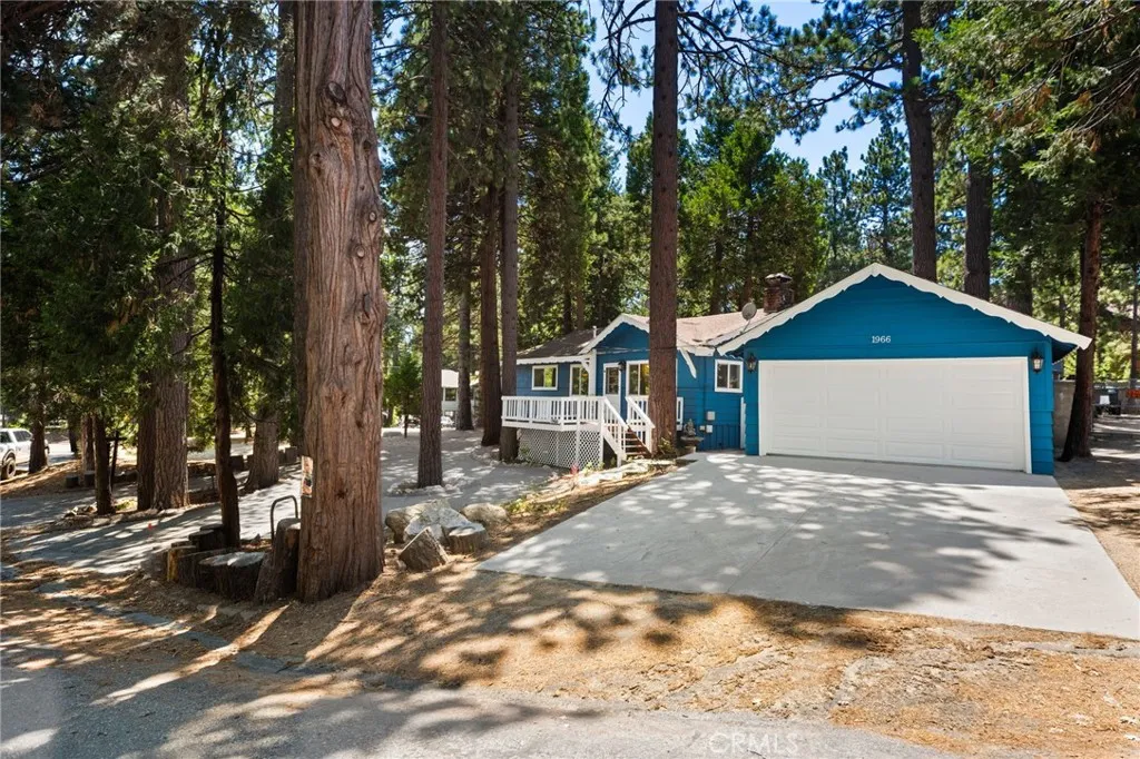 1966 Oakleaf Court, Running Springs, California 92382 — photo 4